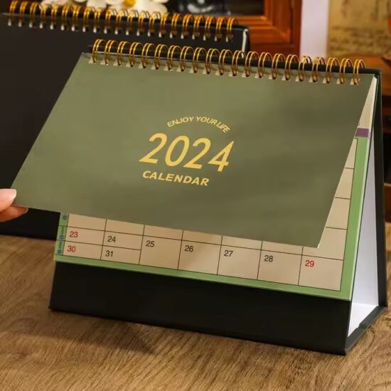 Versatile multi-use desktop calendar for daily planning