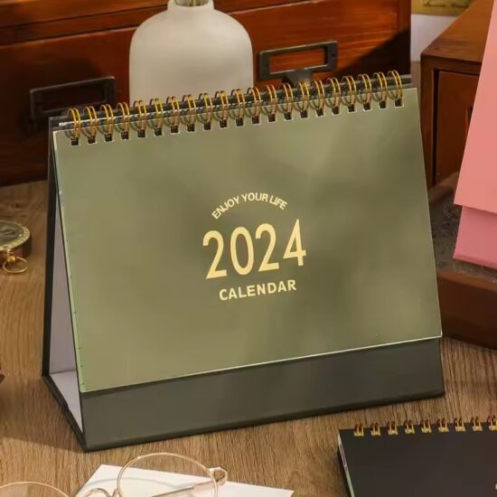 Versatile multi-use desktop calendar for daily planning