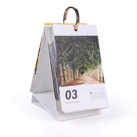 Minimalist desk calendar for effective daily planning and organization